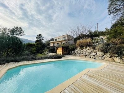 Maison de 6 pièces de luxe en vente à Contes, Provence-Alpes-Côte d'Azur