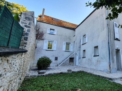Maison 9 pièces de 369 m² à Périgny (94520)