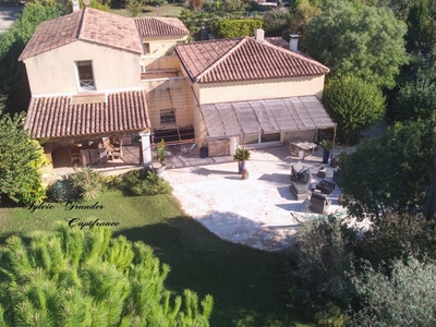 Vente maison 10 pièces 258 m² Aix-en-Provence (13090)