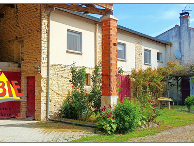 Vente maison 10 pièces 263 m² Saint-Hilaire-la-Palud (79210)