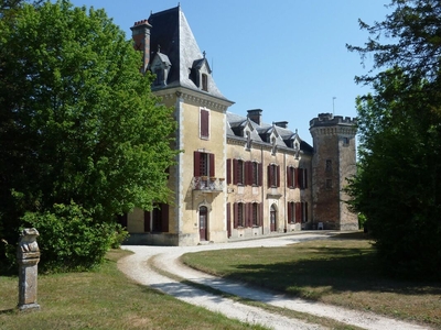 Vente maison 20 pièces 575 m² Saint-Jean-d'Angély (17400)