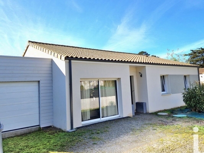 Vente maison 5 pièces 111 m² Saint-Hilaire-de-Riez (85270)