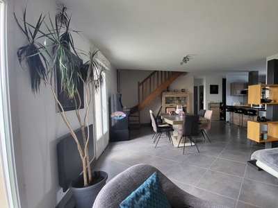 Vente maison 5 pièces 125 m² Saint-Laurent-de-Brèvedent (76700)