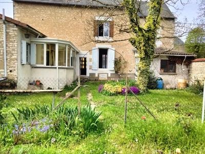 Vente maison 6 pièces 145 m² Neuville-de-Poitou (86170)