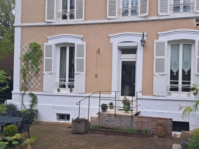 Vente maison 6 pièces 163 m² Villeneuve-sur-Yonne (89500)