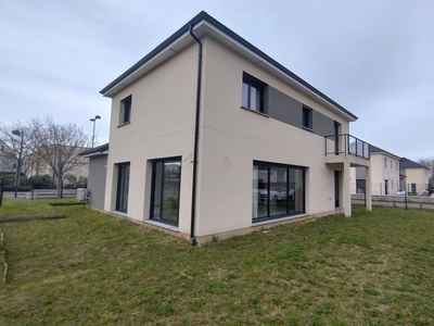 Vente maison 7 pièces 143 m² Val-de-Reuil (27100)