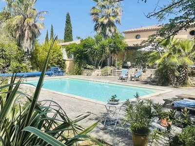 Vente maison 8 pièces 208 m² Arles (13200)