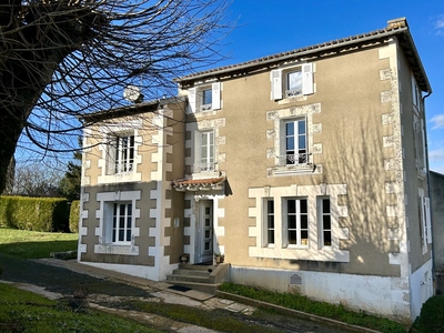 Vente maison 8 pièces 210 m² Vouneuil-sous-Biard (86580)