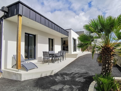 Situation idéale au calme pour cette maison de plain-pied à 200 m de la plage (Finistère, Bretagne)