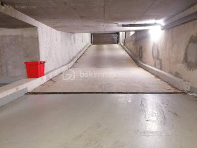 Place de parking en sous-sol sécurisé