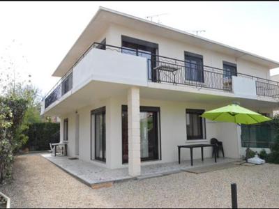 Appartement dans villa situé à 50 mètres de la plage du Grau Du Roi dans le Gard- Occitanie