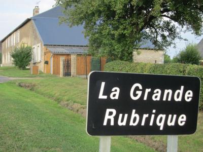 La Grande Rubrique, grande maison avec jardin clos près de Charleville-Mézières. Animaux acceptés.