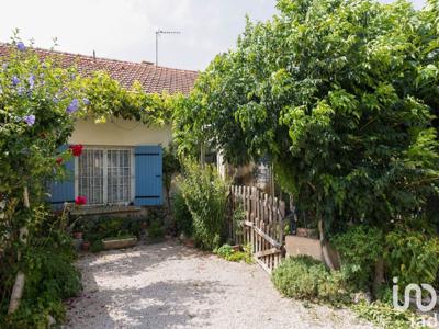 Maison 4 pièces de 70 m² à Pernes-les-Fontaines (84210)