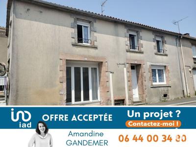 Maison 9 pièces de 150 m² à Saint-Pierre-du-Chemin (85120)