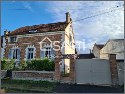 Vente maison 6 pièces 218 m² Montereau-Fault-Yonne (77130)