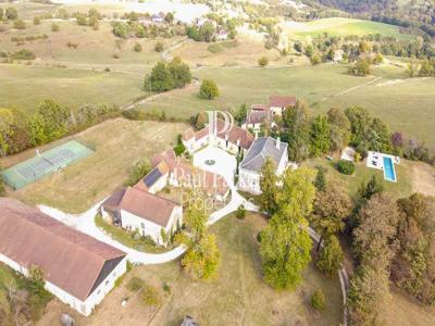 Propriété de Prestige et ses dépendances, Domaine de 61 hectares, Au coeur du Périgord 241