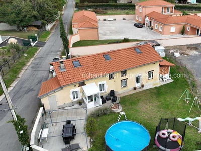 Vente maison 6 pièces 135 m² Saint-Priest-Bramefant (63310)