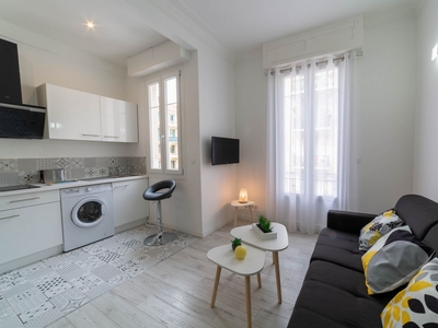 Appartement 1 pièce de 25 m² à Nice (06000)