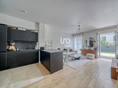 Appartement 3 pièces de 65 m² à Clamart (92140)
