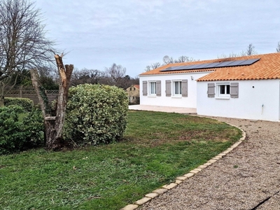 Maison traditionnelle 5 pièces de 102 m² à Landevieille (85220)
