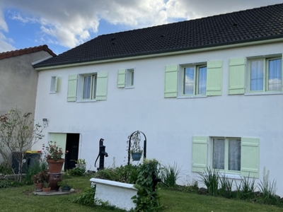 Maison traditionnelle 6 pièces de 120 m² à Varennes-sur-Seine (77130)