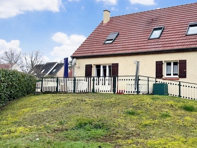 Maison traditionnelle 7 pièces de 155 m² à Boigny-sur-Bionne (45760)