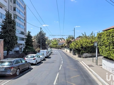 Parking/garage/box de 16 m² à Caluire-et-Cuire (69300)