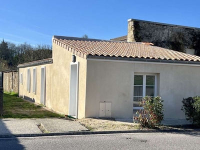 Vente maison 4 pièces 75 m² Villeneuve (33710)