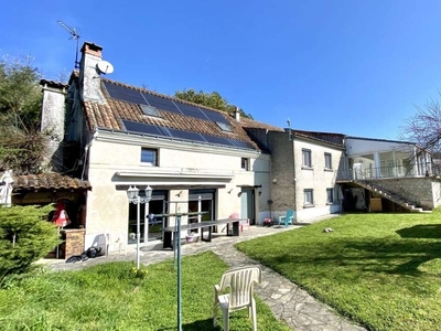 Vente maison 6 pièces 272 m² Beaumont Saint-Cyr (86490)