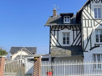 Vente maison 8 pièces 180 m² Amiens (80000)