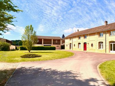 Vente maison 13 pièces 590 m² Teuillac (33710)