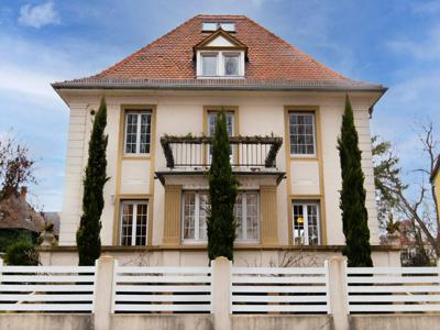 Maison de luxe de 10 pièces en vente à Strasbourg, France
