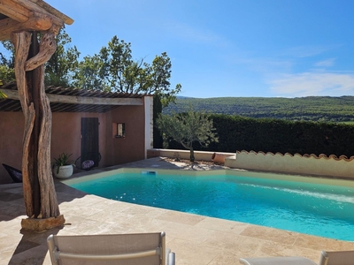 Gîte le Mazet, Domaine la Melette - Superbe vue, terrasse et piscine privée, entre Provence et Luberon