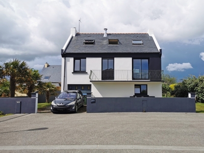 Maison sur 3 niveaux tout confort avec jardin clos et vue mer à moins de 5 minutes des plages (Finistere - Bretagne)