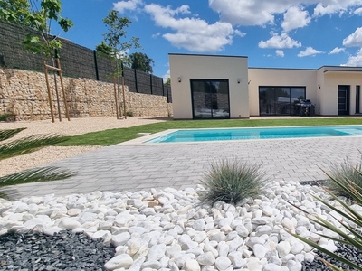 Maison traditionnelle 4 pièces de 136 m² à Nîmes (30900)