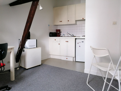 A Louer - Nantes Centre Ville - Appartement T1 Meuble De 17.57 M²