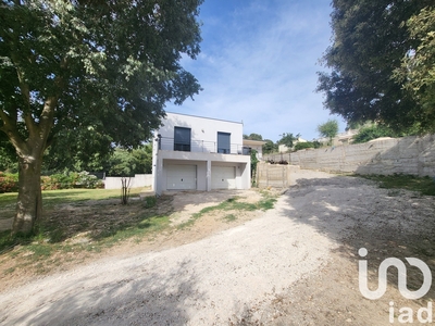 Maison 4 pièces de 92 m² à Nîmes (30900)