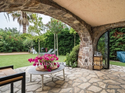 Villa de luxe de 3 pièces en vente Mandelieu, Provence-Alpes-Côte d'Azur