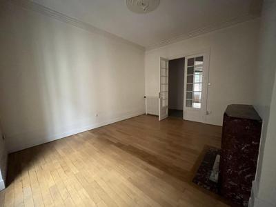 Location - Appartement - 3 pièces + cuisine - 75,23 m² -