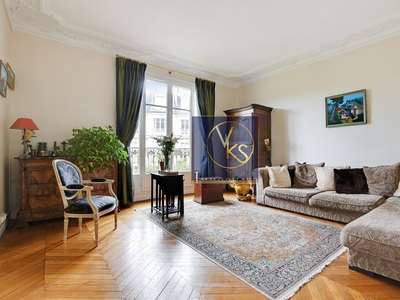 Appartement de 3 chambres de luxe en vente à Montmartre, Abbesses, Grandes-Carrières, France