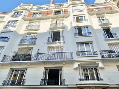 Appartement de 4 pièces de luxe en vente à Montmartre, Abbesses, Grandes-Carrières, France