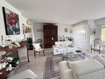 4 room luxury Apartment for sale in Nîmes, France