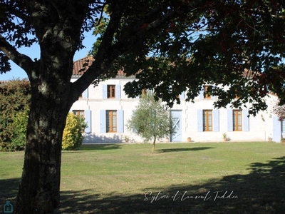 Villa de 8 pièces de luxe en vente Barbezieux-Saint-Hilaire, France