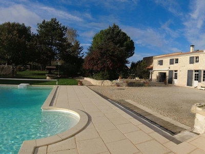 Villa de luxe de 9 pièces en vente Niort, France