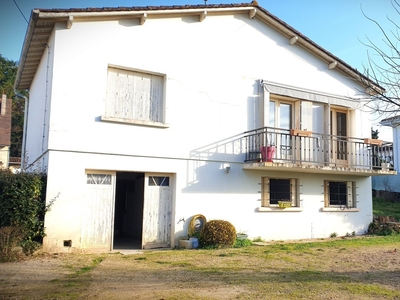 Maison 4 pièces de 85 m² à Bergerac (24100)