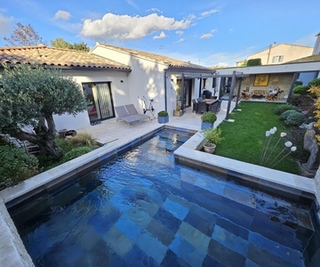 5 room luxury Villa for sale in Morières-lès-Avignon, French Riviera