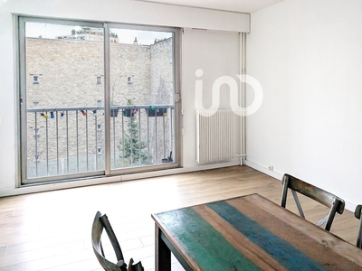 Appartement 2 pièces de 48 m² à Paris (75015)