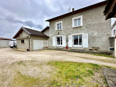 Maison T7 près de Saint-André-le-Gaz