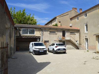 Vente maison 10 pièces 230 m² Saint-Saturnin-Lès-Avignon (84450)