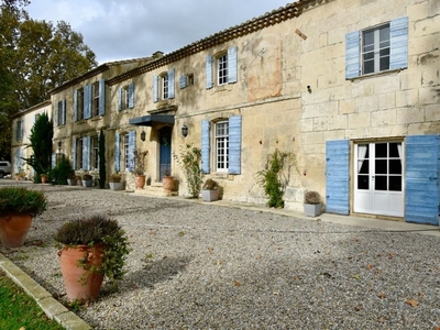 Vente maison 10 pièces 260 m² Arles (13200)